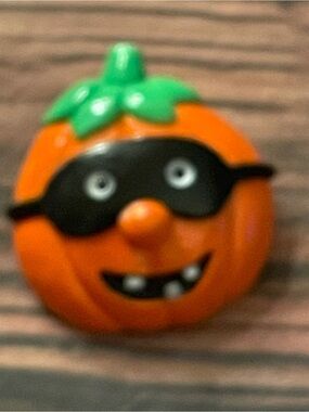 Gibson Cute Orange Pumpkin Pin with Mask and Green Stem